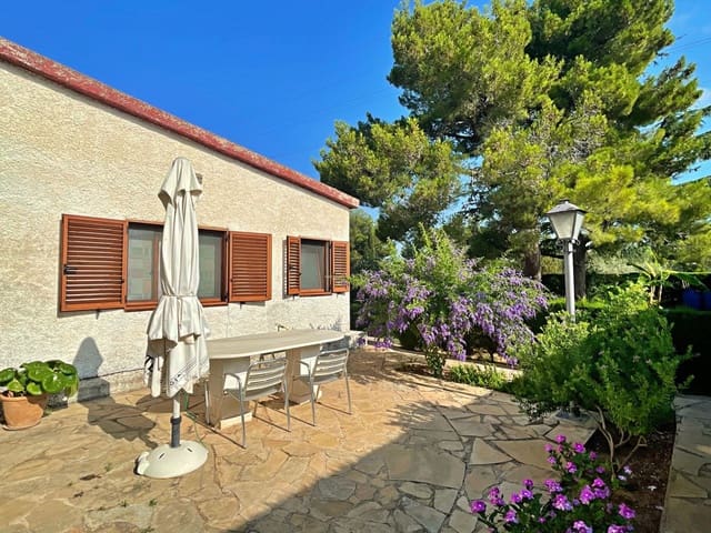 3 bedroom Villa for sale in Tortosa with garage - € 300,000 (Ref: 9445503)