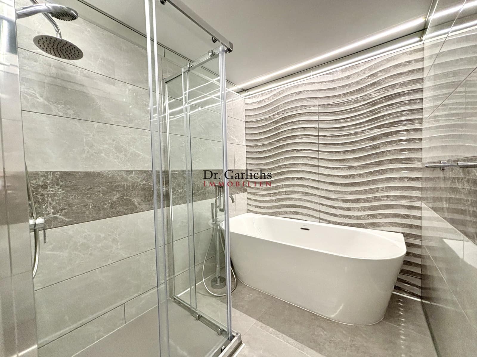 6 makuuhuone Omakotitalo myytävänä paikassa Granadilla de Abona mukana uima-altaan 
autotalli - 595 000 € (Ref: 9450502)