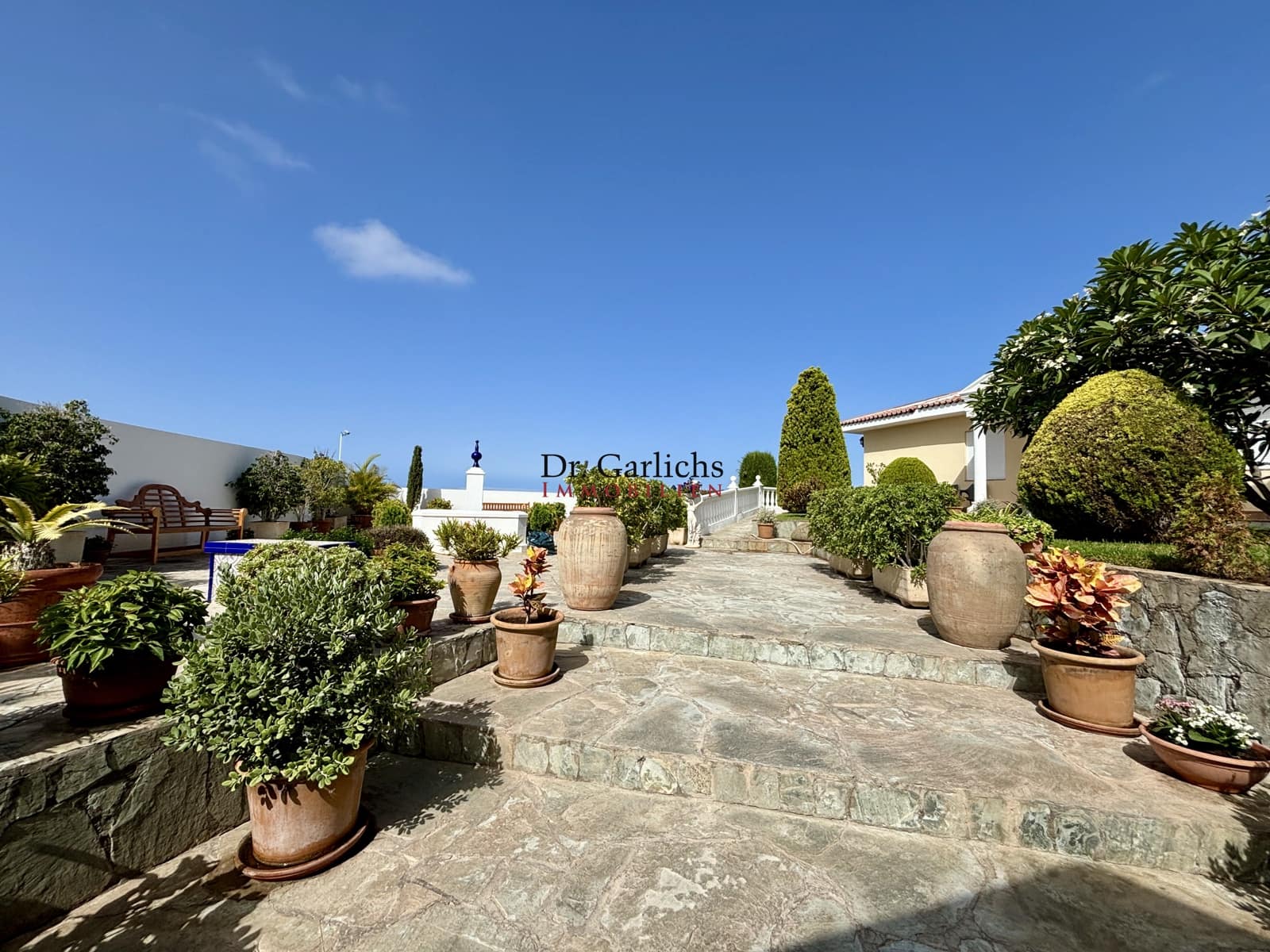 4 quarto Casa em Banda para venda em Guia de Isora com piscina garagem - 2 650 000 € (Ref: 9451560)