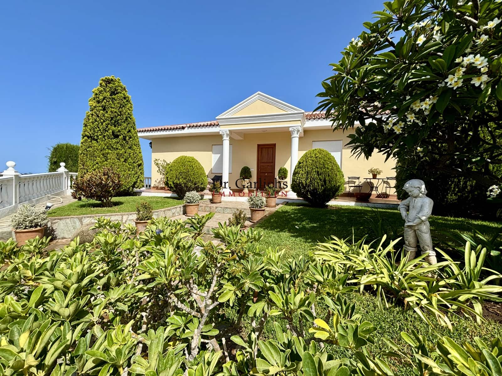 4 quarto Casa em Banda para venda em Guia de Isora com piscina garagem - 2 650 000 € (Ref: 9451560)