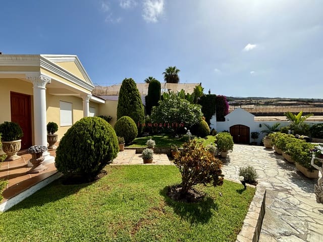 4 bedroom Townhouse for sale in Guía de Isora with pool garage - € 2,650,000 (Ref: 9451560)