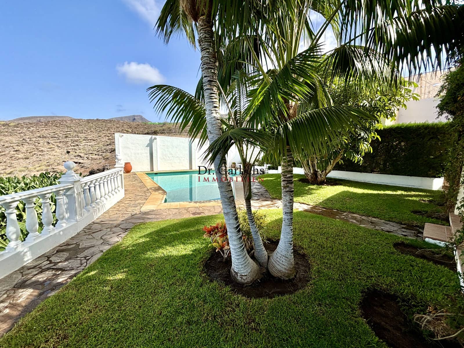 4 quarto Casa em Banda para venda em Guia de Isora com piscina garagem - 2 650 000 € (Ref: 9451560)