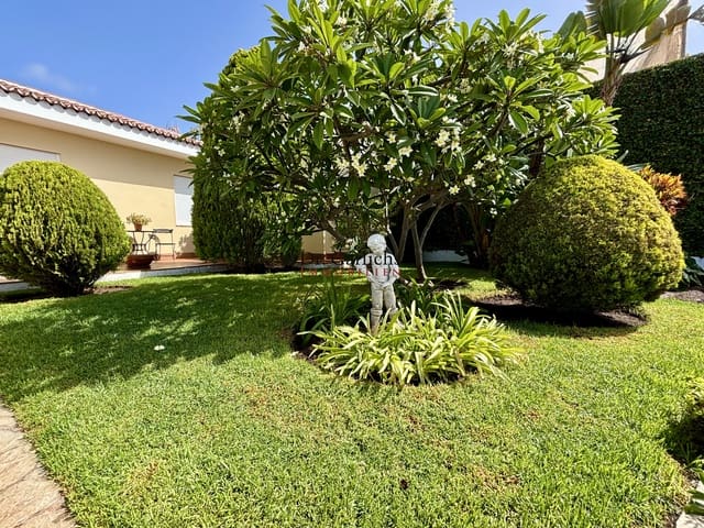 4 bedroom Townhouse for sale in Guía de Isora with pool garage - € 2,650,000 (Ref: 9451560)