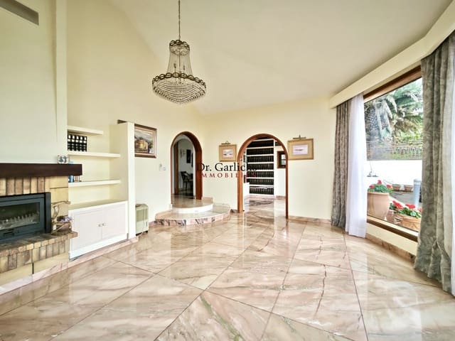 5 soveværelse Byhus til salg i Santa Cruz de Tenerife med swimmingpool garage - € 850.000 (Ref: 9452195)