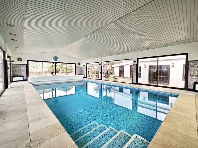 5 soveværelse Byhus til salg i Santa Cruz de Tenerife med swimmingpool garage - € 850.000 (Ref: 9452195)