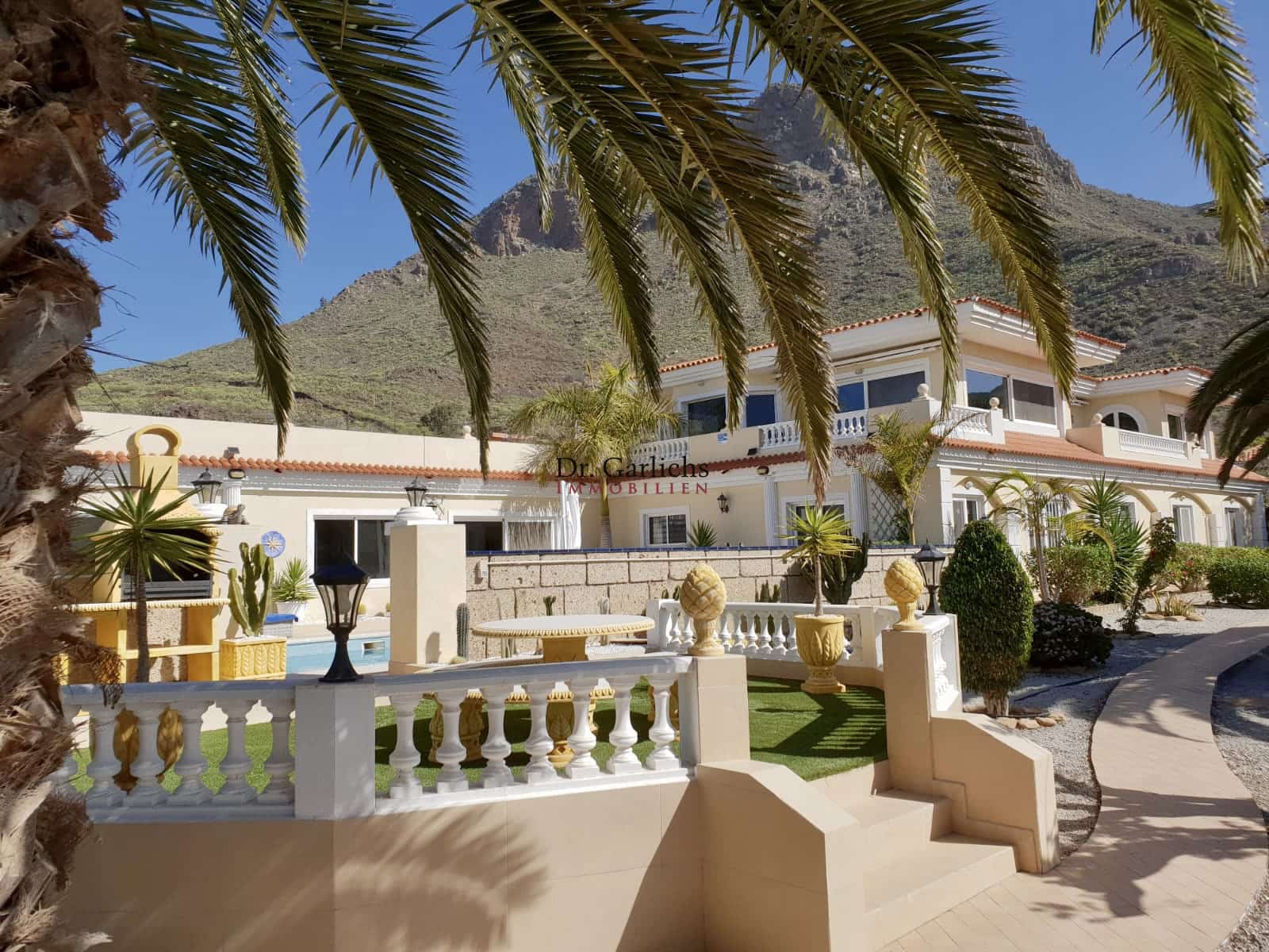 7 soverom Hus til salgs i Arona med svømmebasseng garasje - € 1 990 000 (Ref: 9452359)