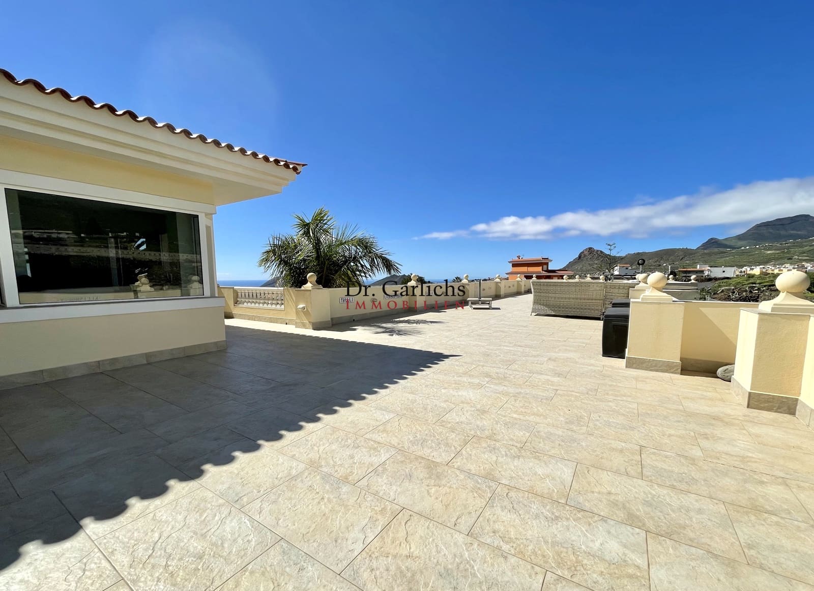 7 soverom Hus til salgs i Arona med svømmebasseng garasje - € 1 990 000 (Ref: 9452359)