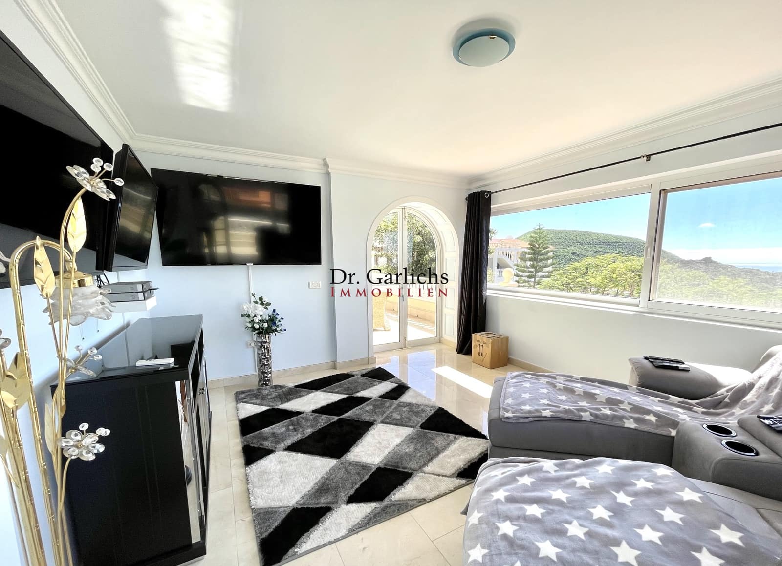 7 soverom Hus til salgs i Arona med svømmebasseng garasje - € 1 990 000 (Ref: 9452359)