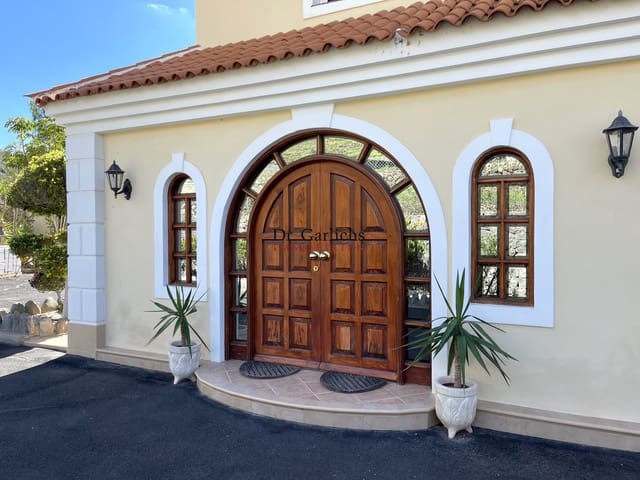 7 soverom Hus til salgs i Arona med svømmebasseng garasje - € 1 990 000 (Ref: 9452359)