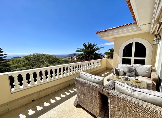 7 bedroom Townhouse for sale in Arona with pool garage - € 1,749,000 (Ref: 9452359)