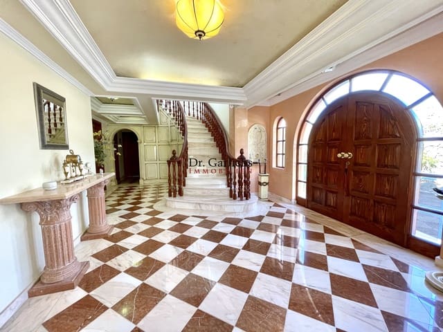 7 soverom Hus til salgs i Arona med svømmebasseng garasje - € 1 990 000 (Ref: 9452359)