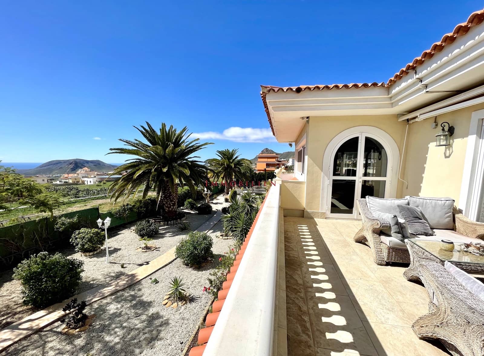 7 soverom Hus til salgs i Arona med svømmebasseng garasje - € 1 990 000 (Ref: 9452359)