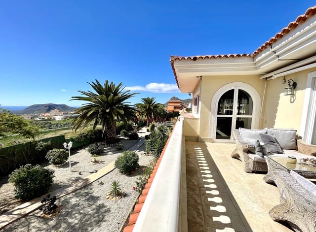 7 bedroom Townhouse for sale in Arona with pool garage - € 1,749,000 (Ref: 9452359)