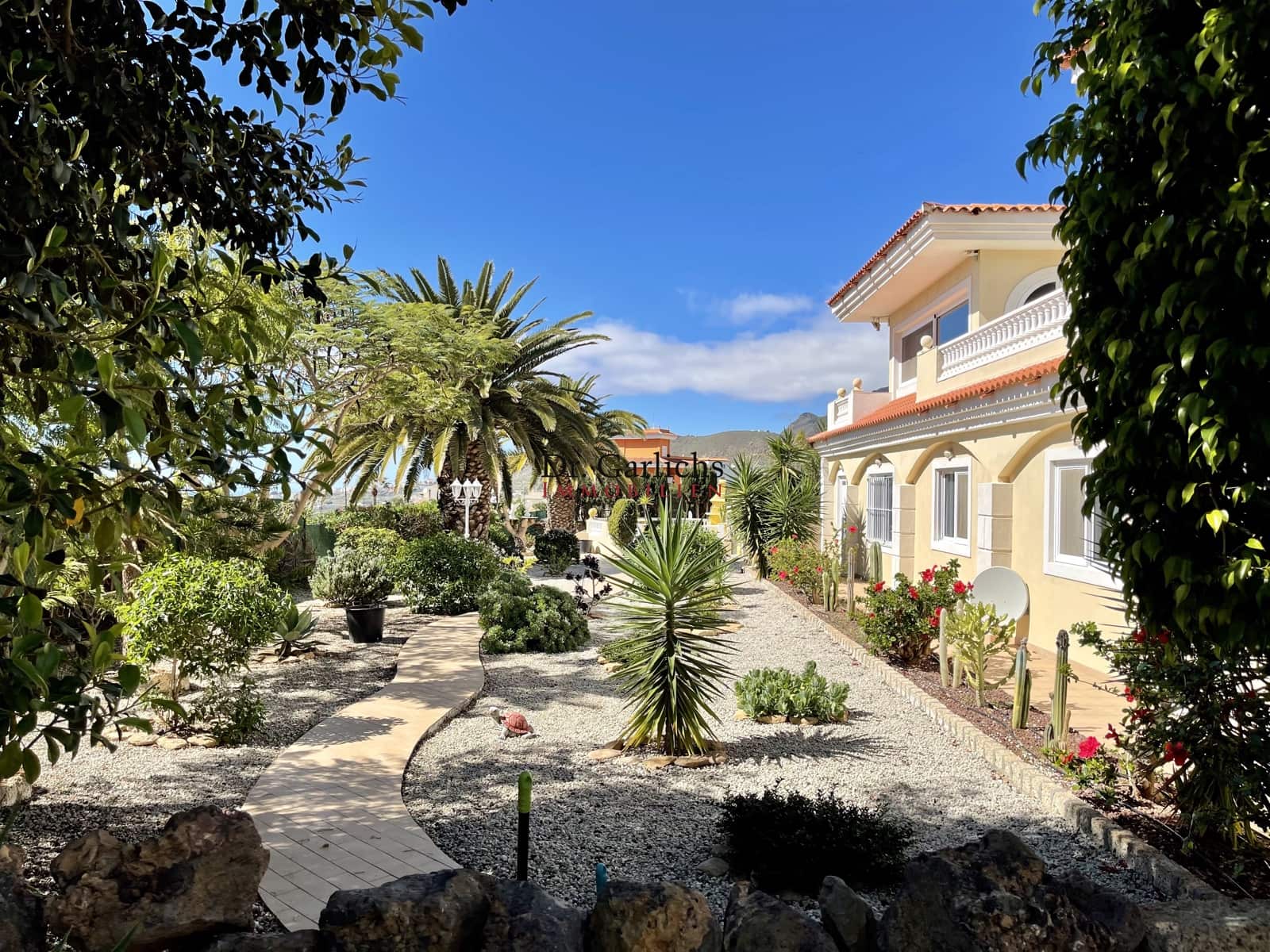 7 soverom Hus til salgs i Arona med svømmebasseng garasje - € 1 990 000 (Ref: 9452359)