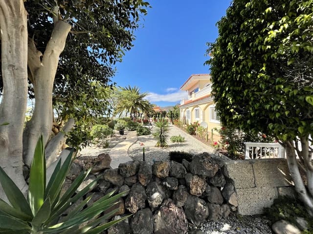 7 soverom Hus til salgs i Arona med svømmebasseng garasje - € 1 990 000 (Ref: 9452359)