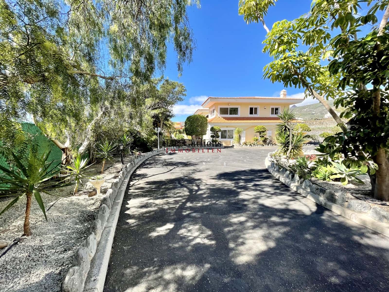 7 soverom Hus til salgs i Arona med svømmebasseng garasje - € 1 990 000 (Ref: 9452359)