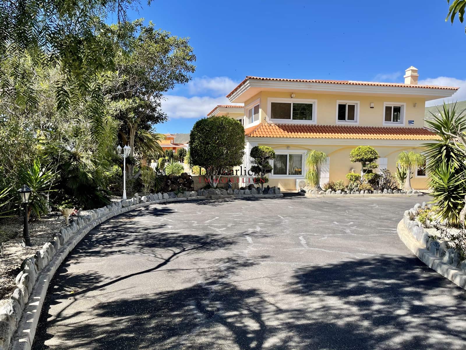 7 soverom Hus til salgs i Arona med svømmebasseng garasje - € 1 990 000 (Ref: 9452359)