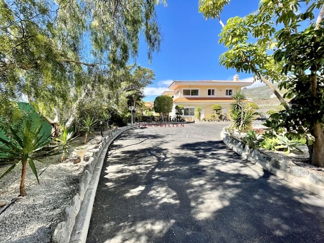 7 soverom Hus til salgs i Arona med svømmebasseng garasje - € 1 990 000 (Ref: 9452359)