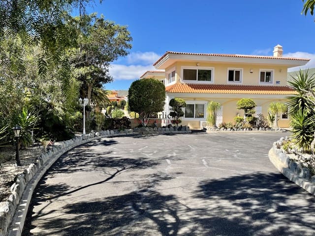 7 soverom Hus til salgs i Arona med svømmebasseng garasje - € 1 990 000 (Ref: 9452359)