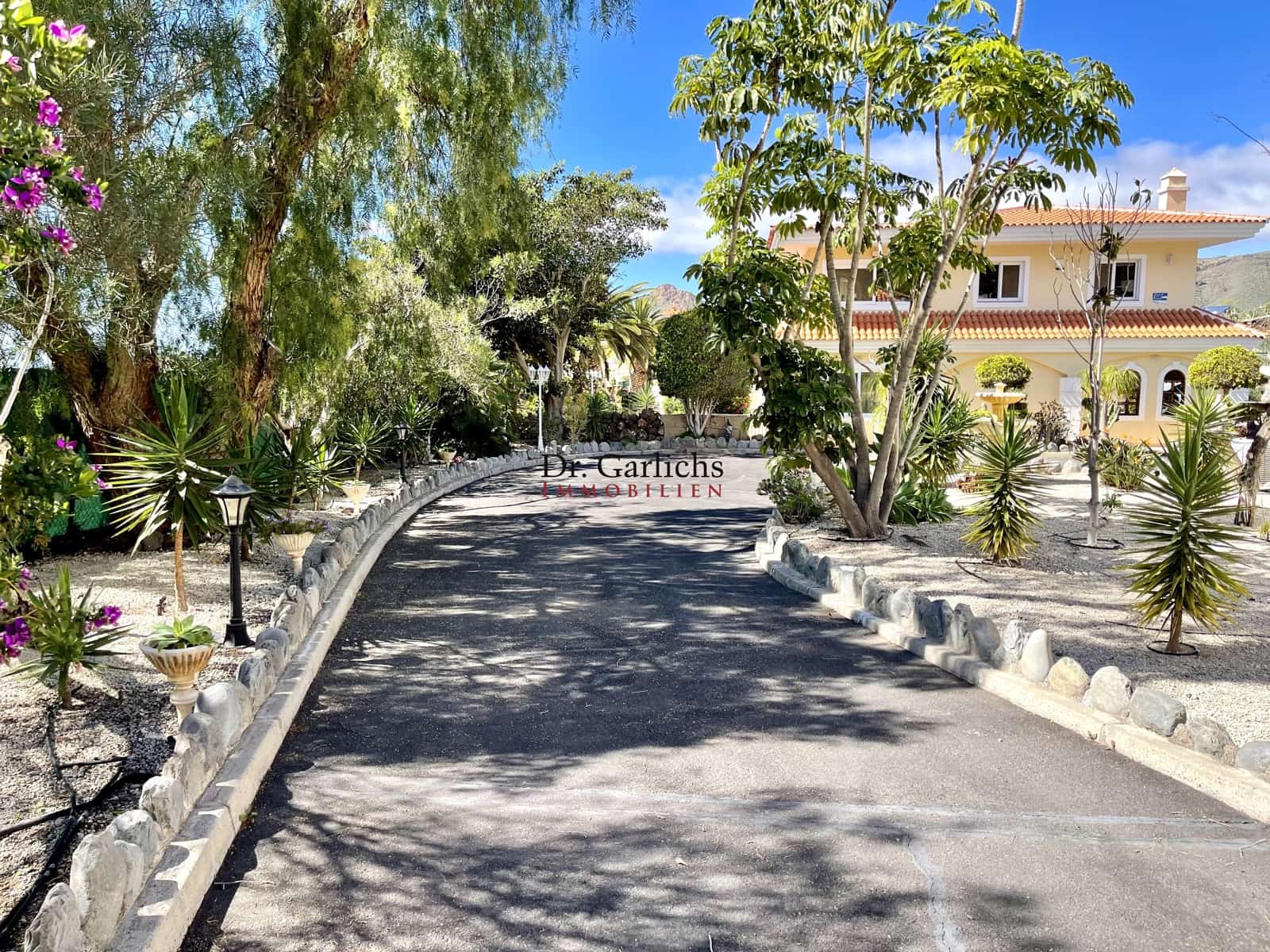 7 soverom Hus til salgs i Arona med svømmebasseng garasje - € 1 990 000 (Ref: 9452359)