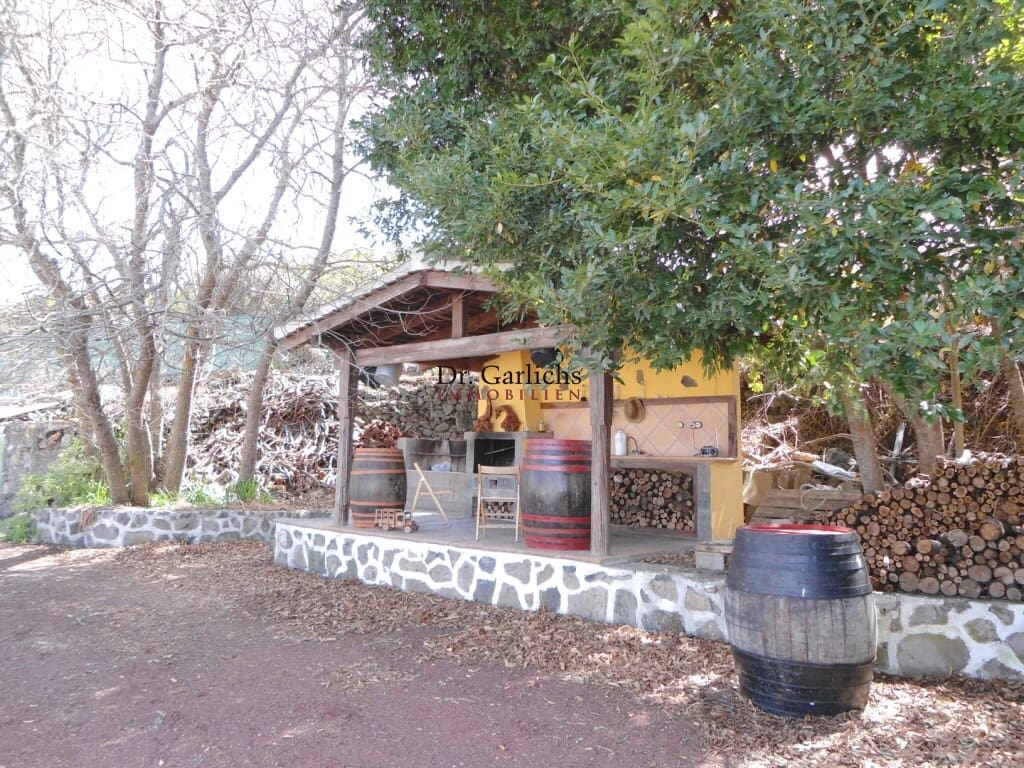 2 makuuhuone Omakotitalo myytävänä paikassa El Tanque mukana uima-altaan 
autotalli - 450 000 € (Ref: 9452360)