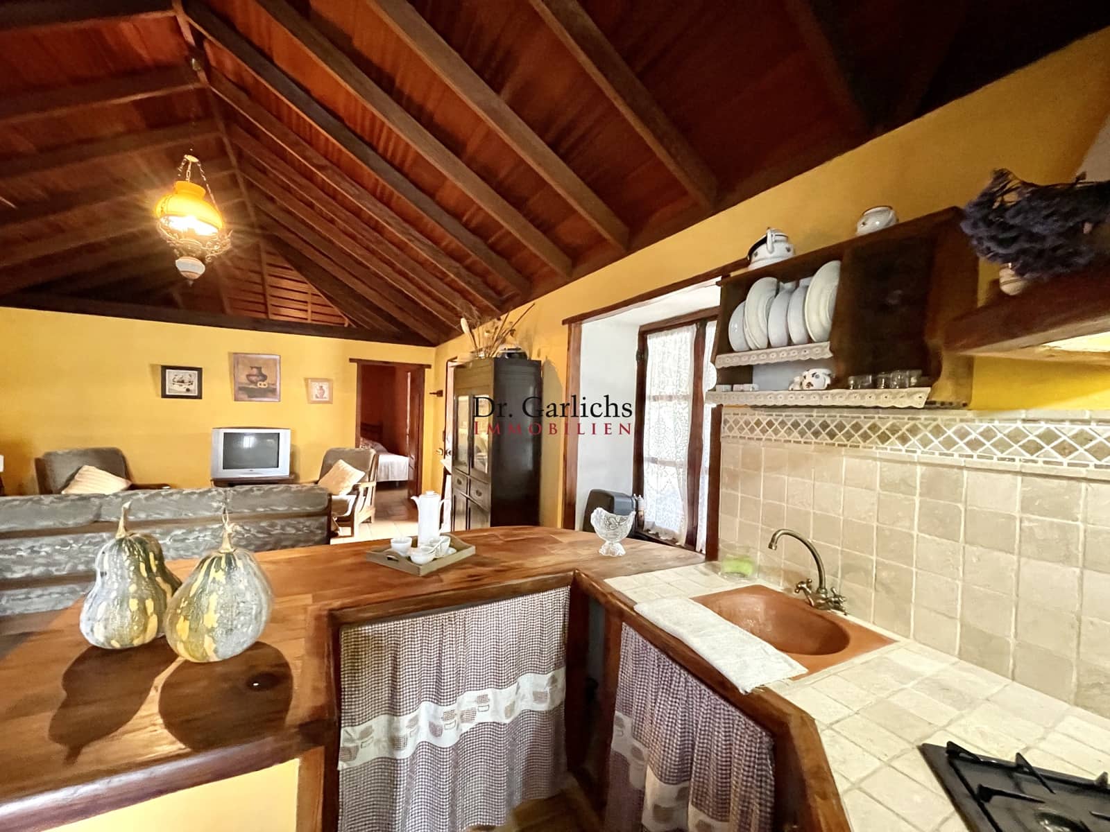 2 makuuhuone Omakotitalo myytävänä paikassa El Tanque mukana uima-altaan 
autotalli - 450 000 € (Ref: 9452360)