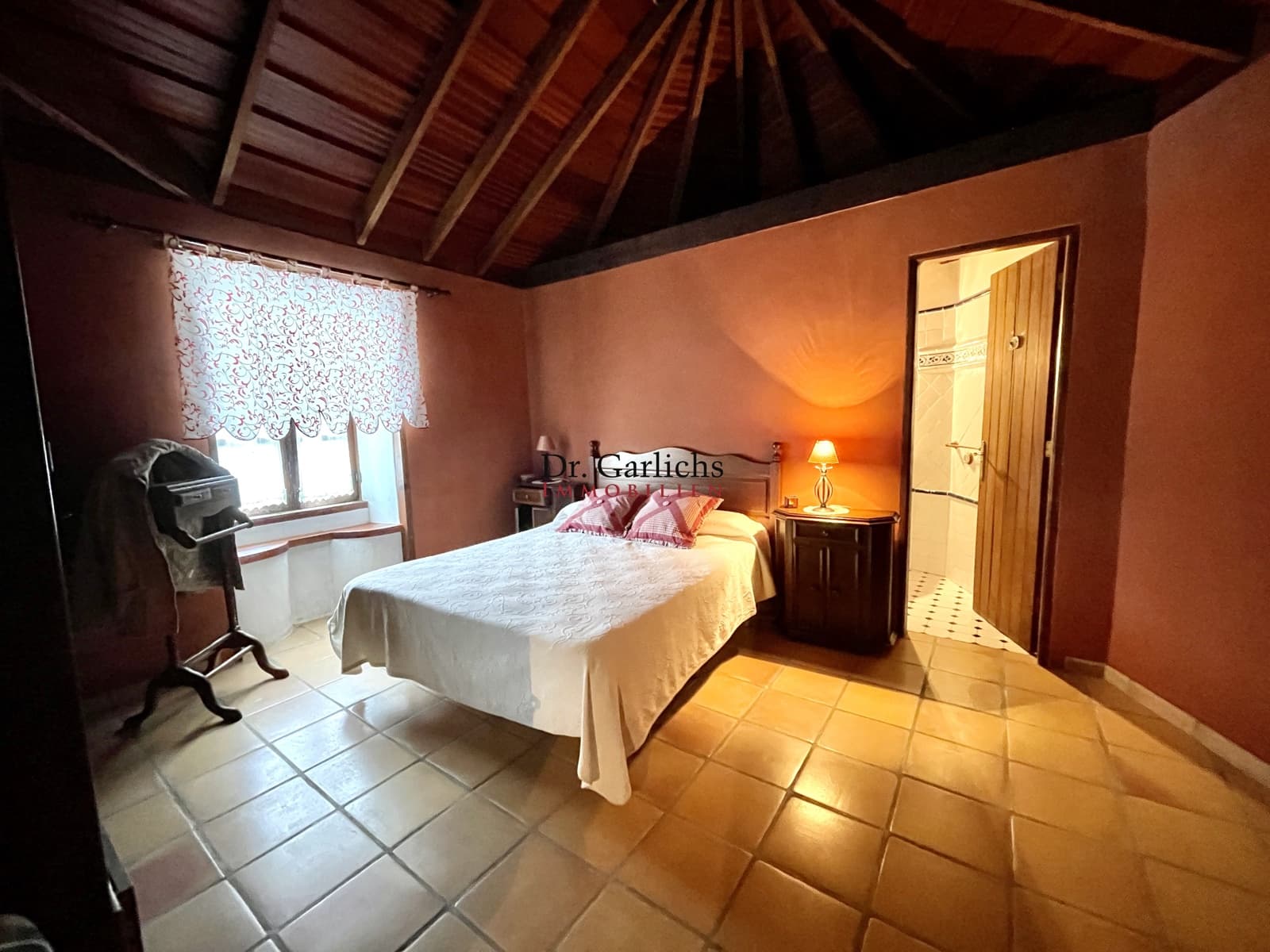 2 makuuhuone Omakotitalo myytävänä paikassa El Tanque mukana uima-altaan 
autotalli - 450 000 € (Ref: 9452360)