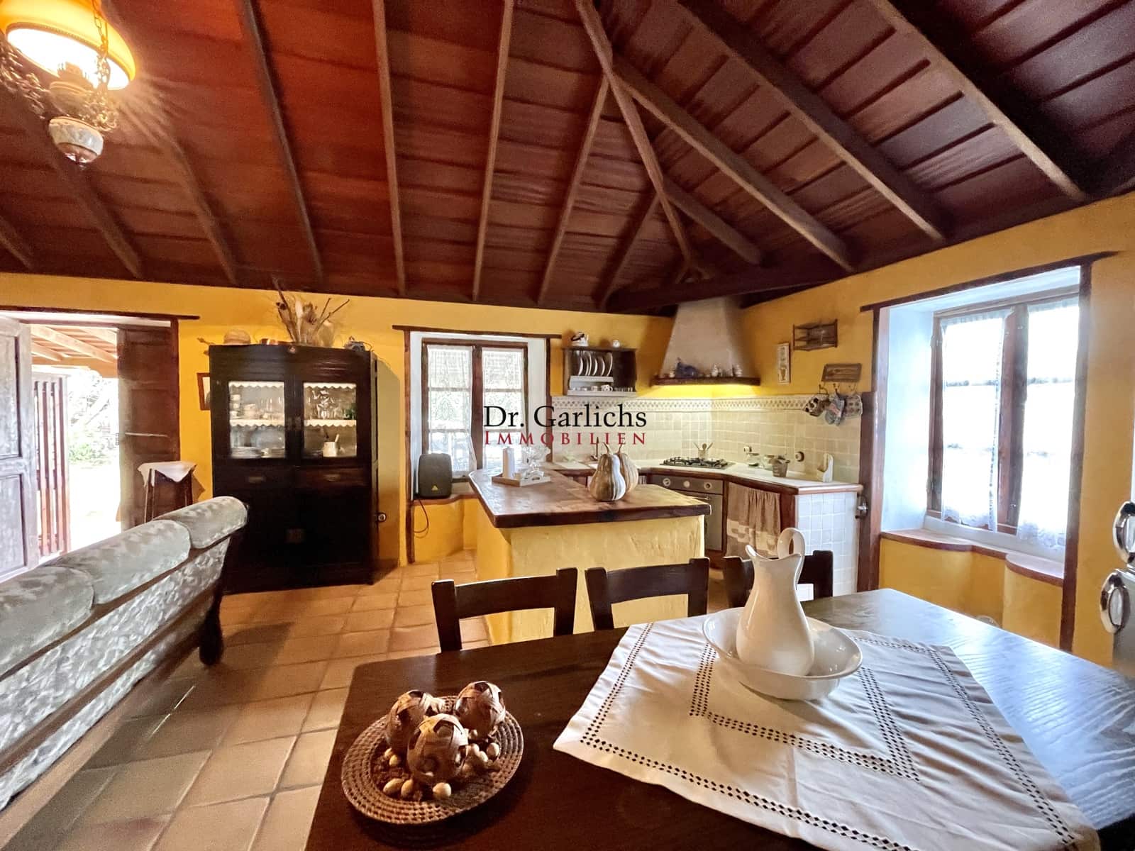 2 makuuhuone Omakotitalo myytävänä paikassa El Tanque mukana uima-altaan 
autotalli - 450 000 € (Ref: 9452360)