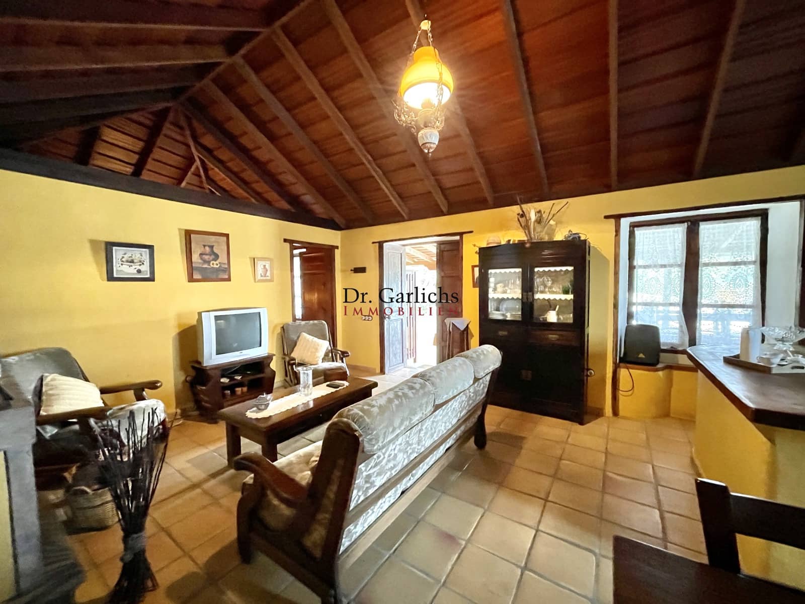 2 makuuhuone Omakotitalo myytävänä paikassa El Tanque mukana uima-altaan 
autotalli - 450 000 € (Ref: 9452360)