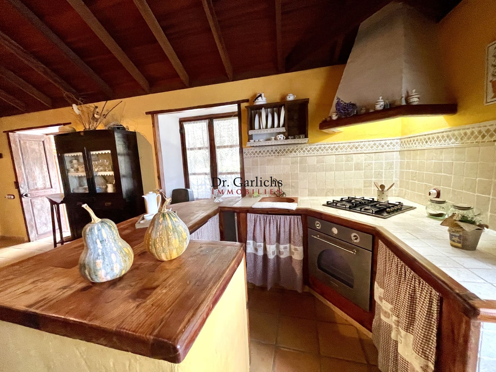 2 makuuhuone Omakotitalo myytävänä paikassa El Tanque mukana uima-altaan 
autotalli - 450 000 € (Ref: 9452360)