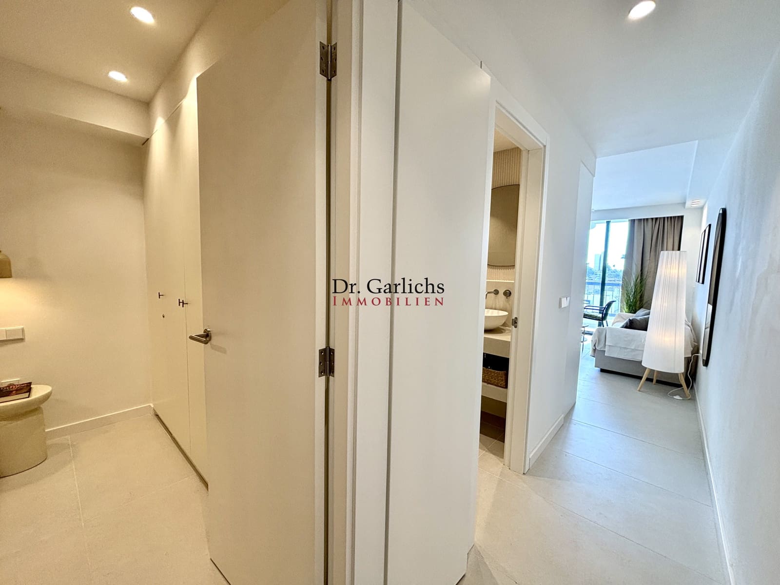 Beach Apartment for rent in Costa Adeje with pool garage - € 1,500 (Ref: 9506409)