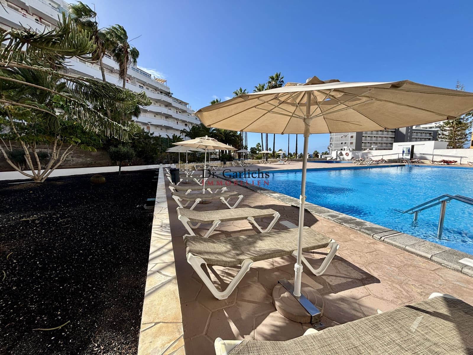 Beach Apartment for rent in Costa Adeje with pool garage - € 1,500 (Ref: 9506409)