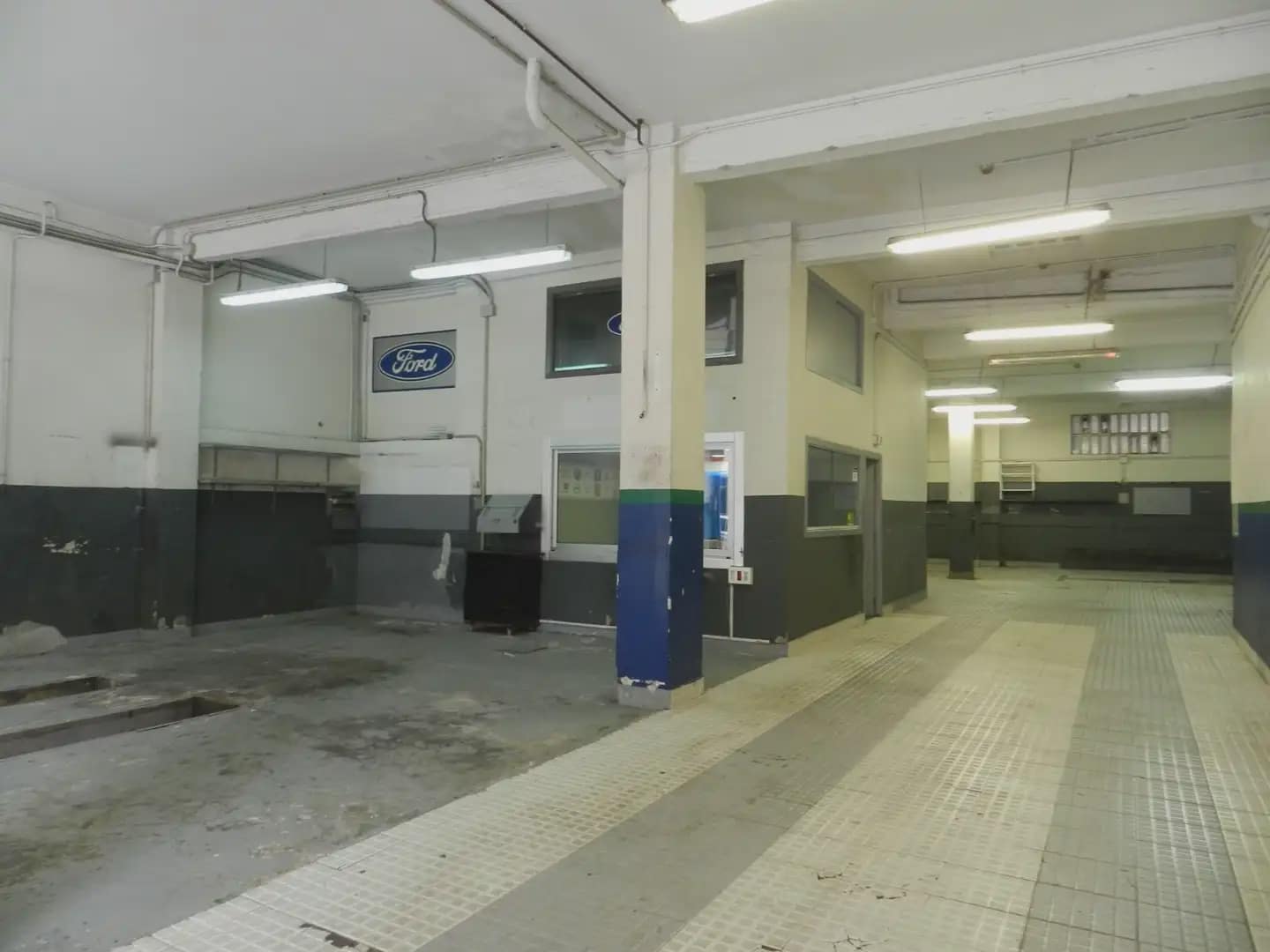 Erhverv til salg i A Coruna by - € 290.000 (Ref: 9820958)