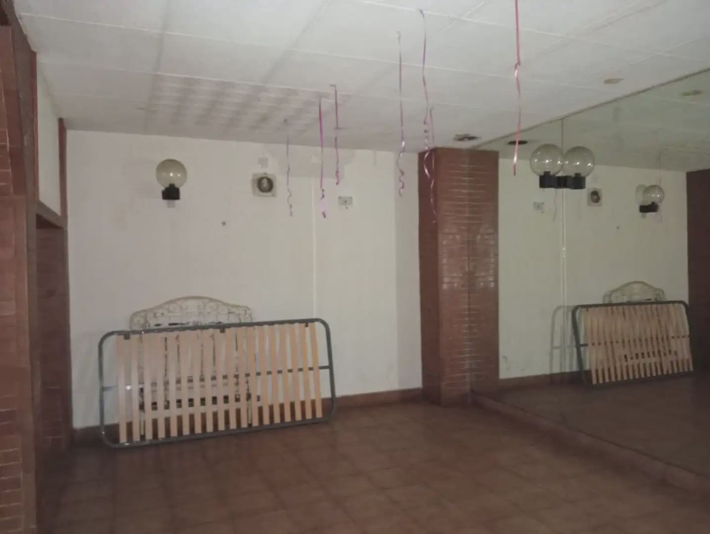 Commercial for sale in A Coruna city - € 95,000 (Ref: 9820967)