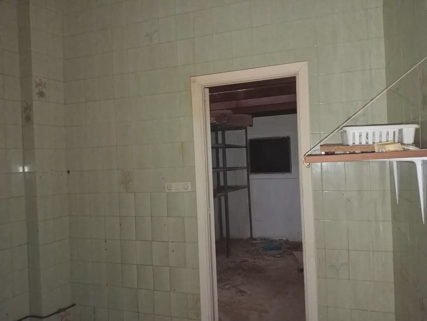 Commercial for sale in A Coruna city - € 95,000 (Ref: 9820967)