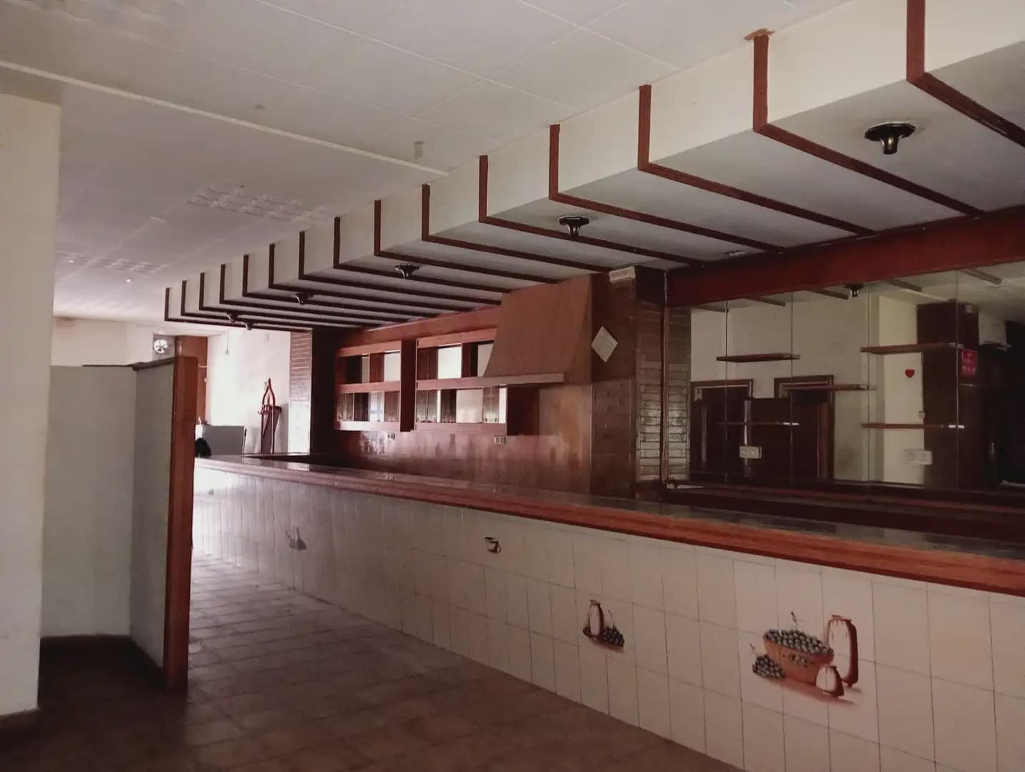 Commercial for sale in A Coruna city - € 95,000 (Ref: 9820967)