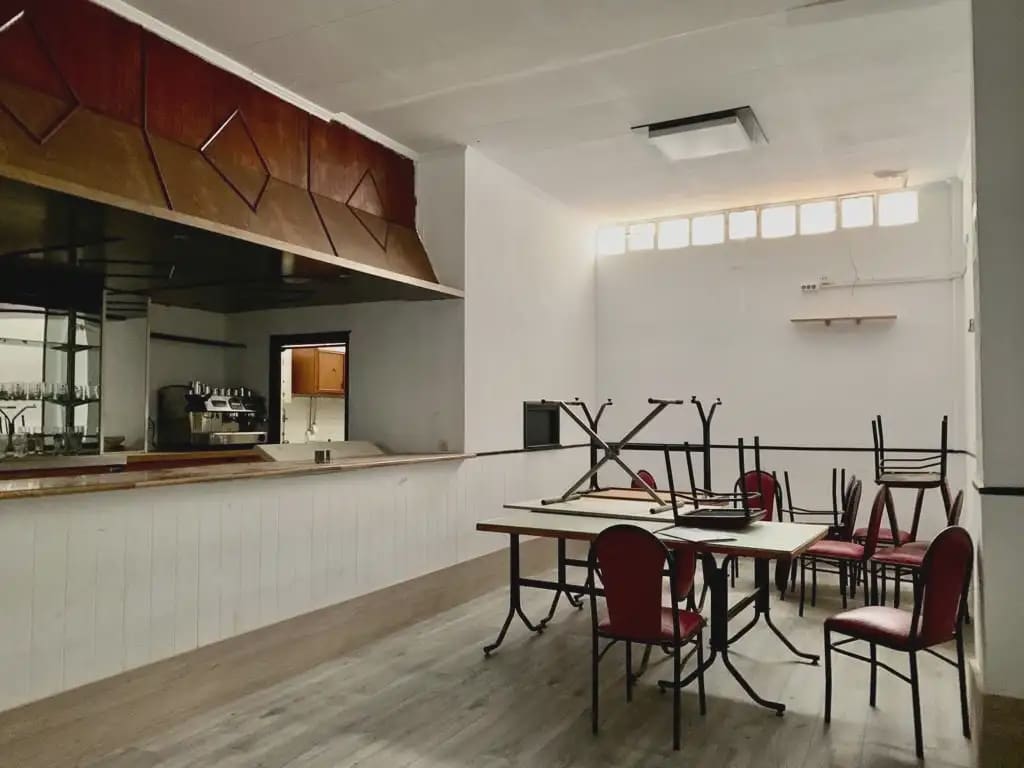 Commercial for sale in A Coruna city - € 79,000 (Ref: 9820972)