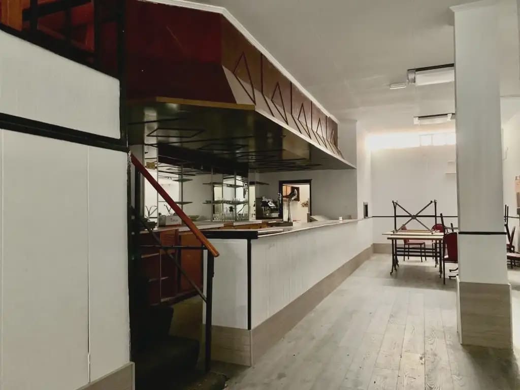 Commercial for sale in A Coruna city - € 79,000 (Ref: 9820972)