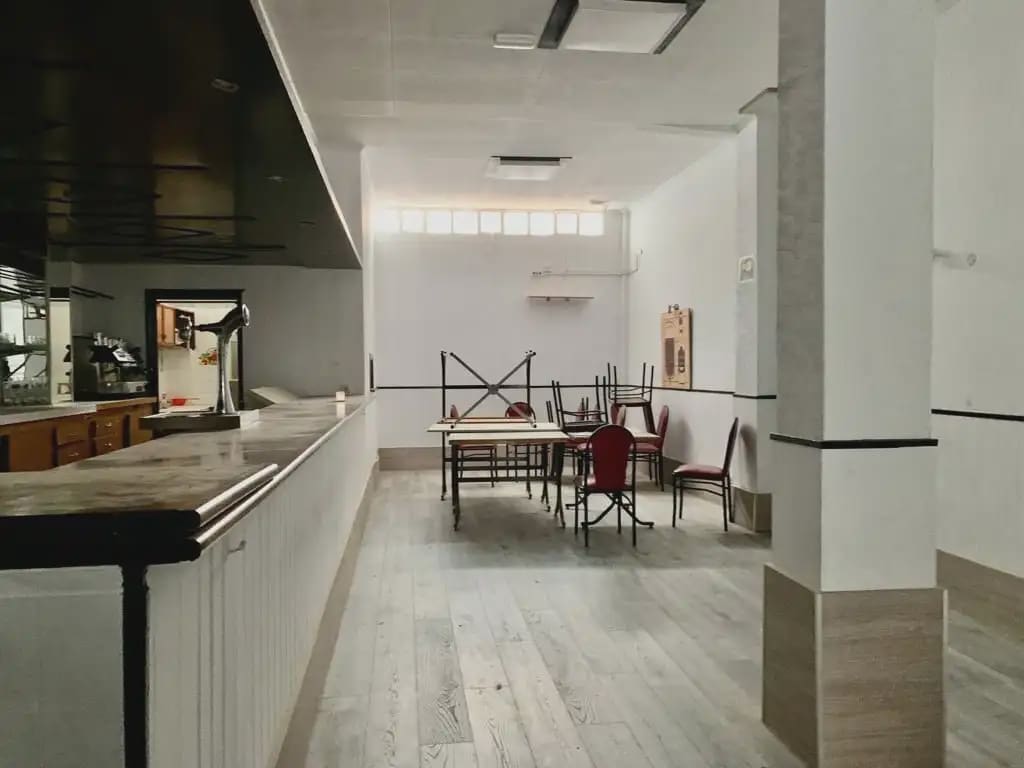 Commercial for sale in A Coruna city - € 79,000 (Ref: 9820972)