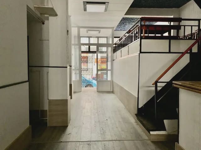 Erhverv til salg i A Coruña by - € 79.000 (Ref: 9820972)