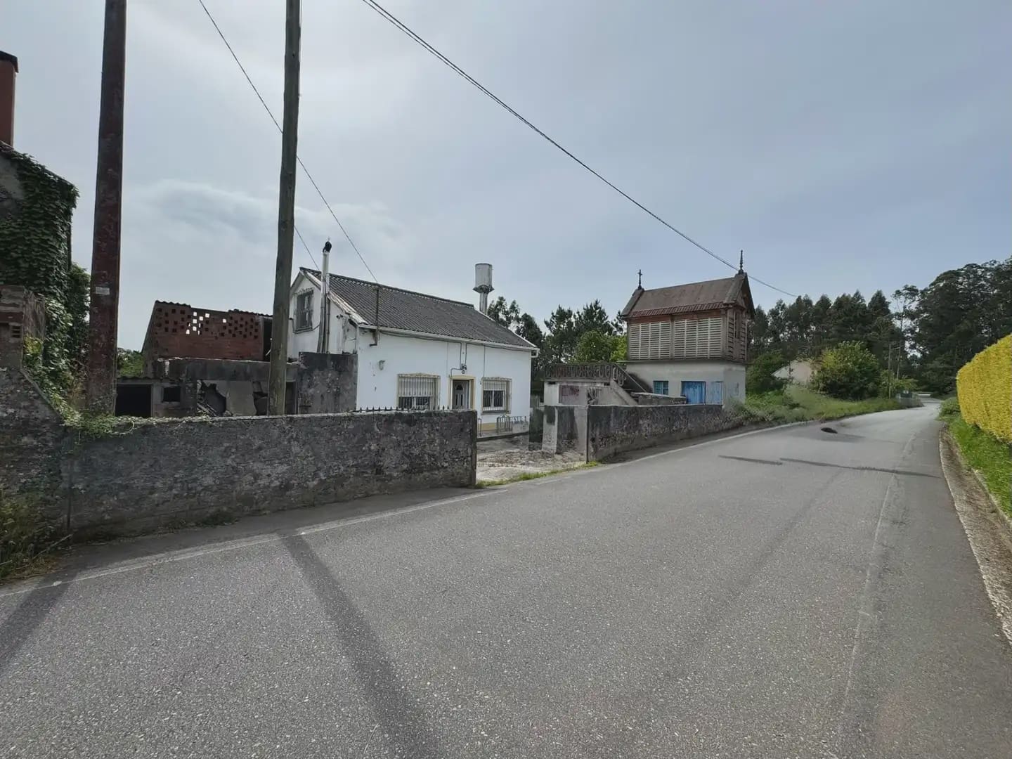 4 bedroom Finca/Country House for sale in A Laracha - € 145,000 (Ref: 9844220)