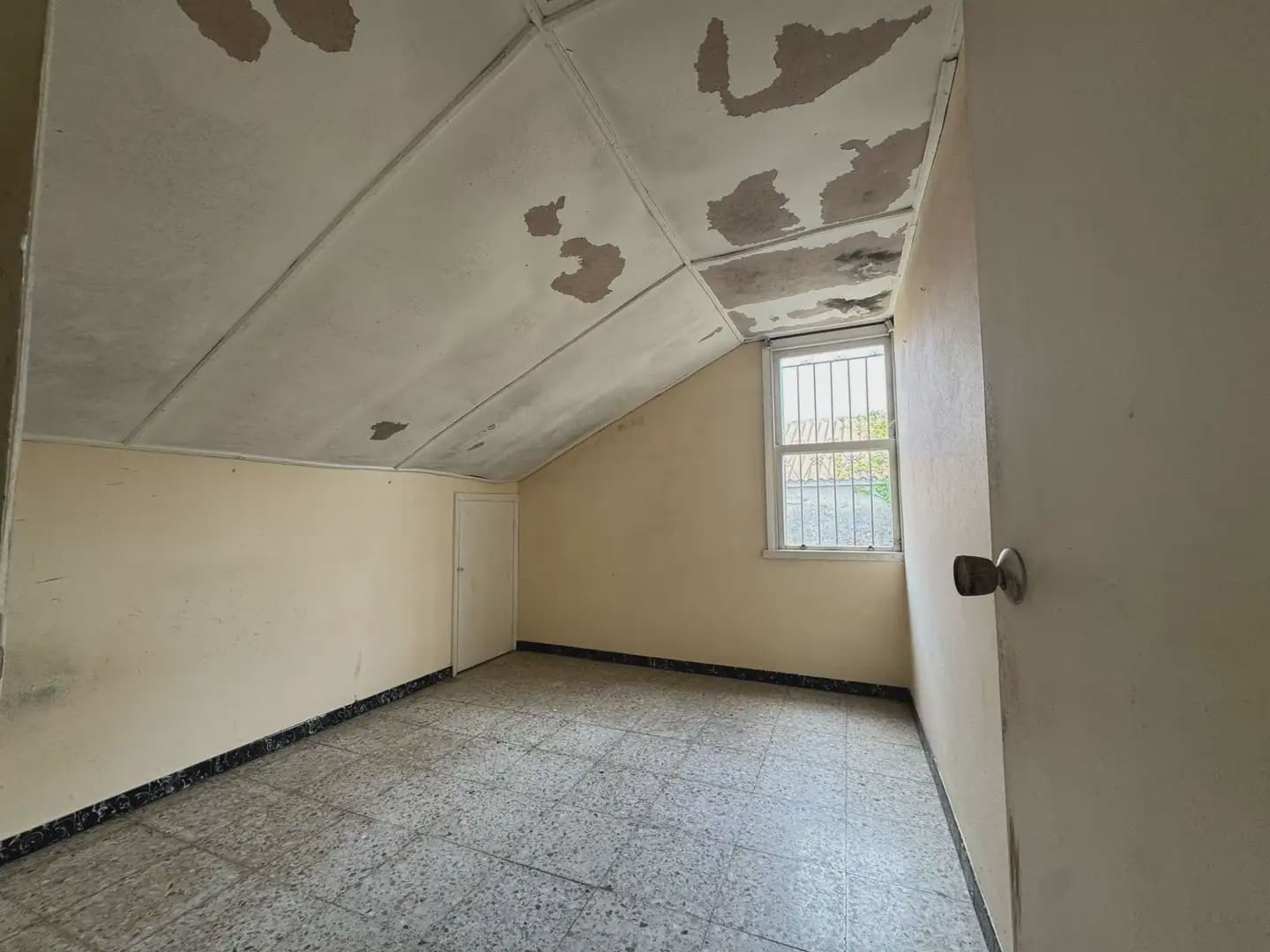 4 bedroom Finca/Country House for sale in A Laracha - € 145,000 (Ref: 9844220)