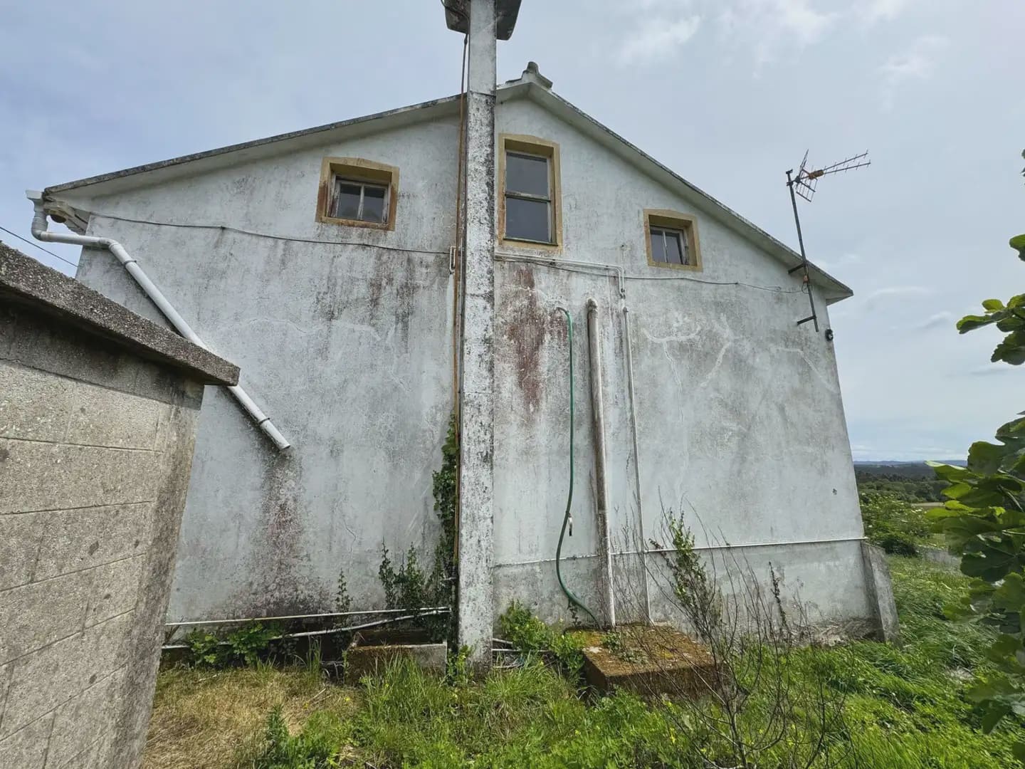 4 bedroom Finca/Country House for sale in A Laracha - € 145,000 (Ref: 9844220)