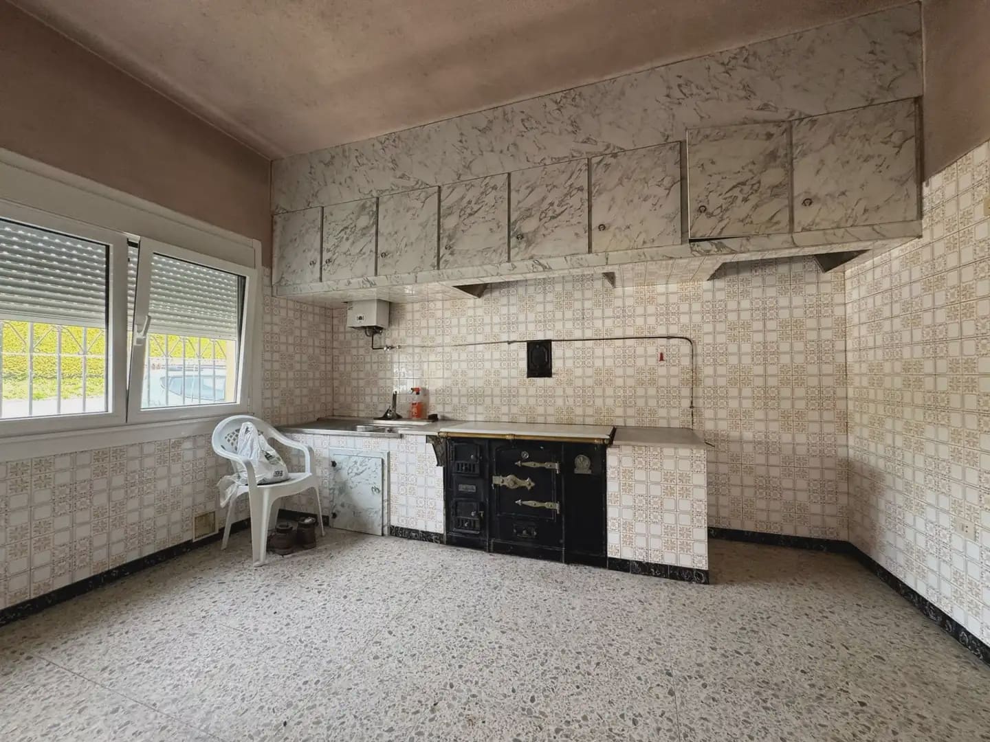 4 bedroom Finca/Country House for sale in A Laracha - € 145,000 (Ref: 9844220)