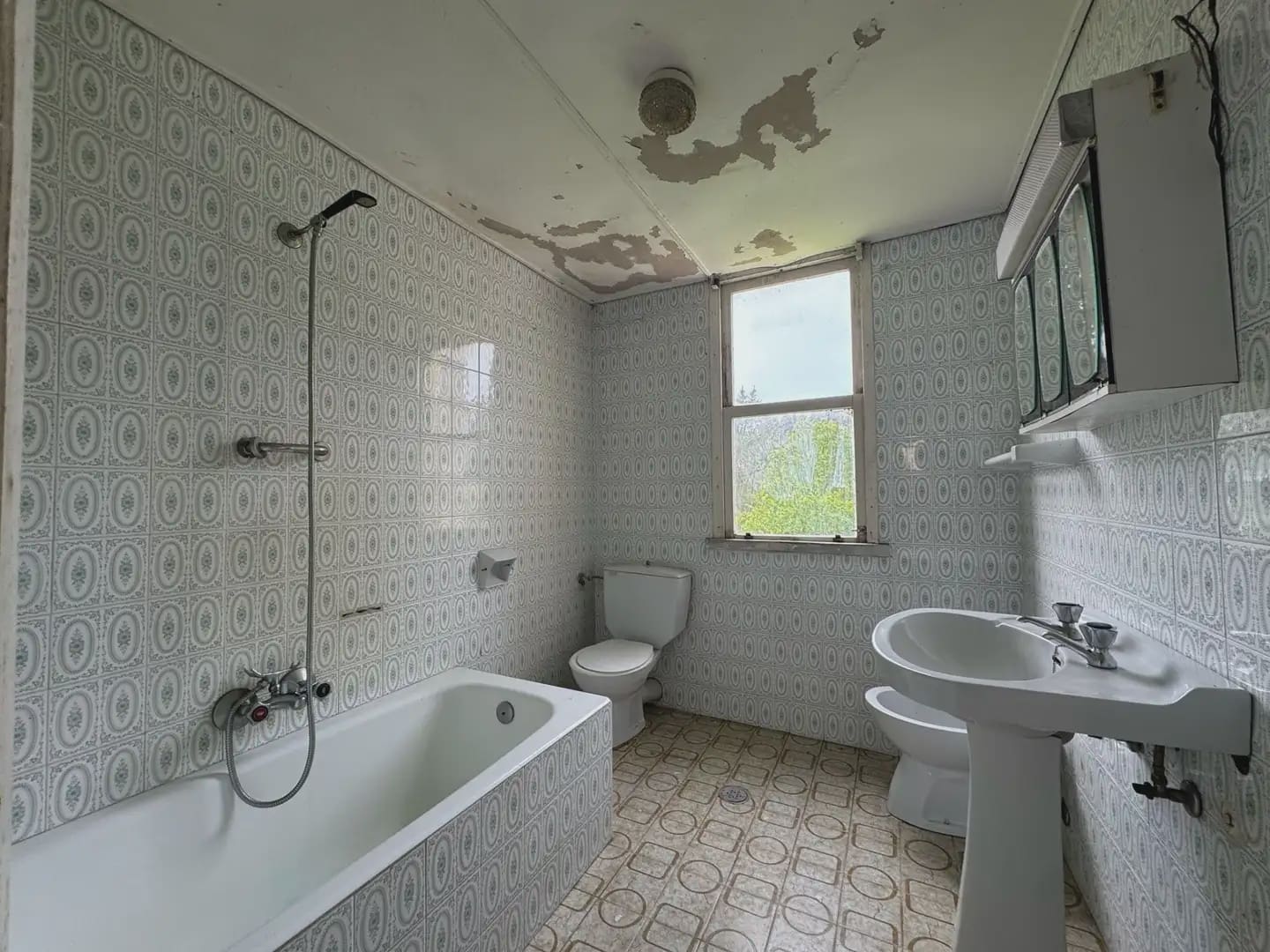4 bedroom Finca/Country House for sale in A Laracha - € 145,000 (Ref: 9844220)