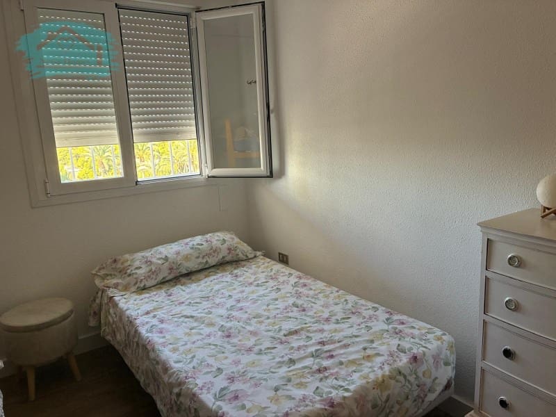 Apartamento de 3 habitaciones en Benicàssim en alquiler con piscina garaje - 800 € (Ref: 9468771)