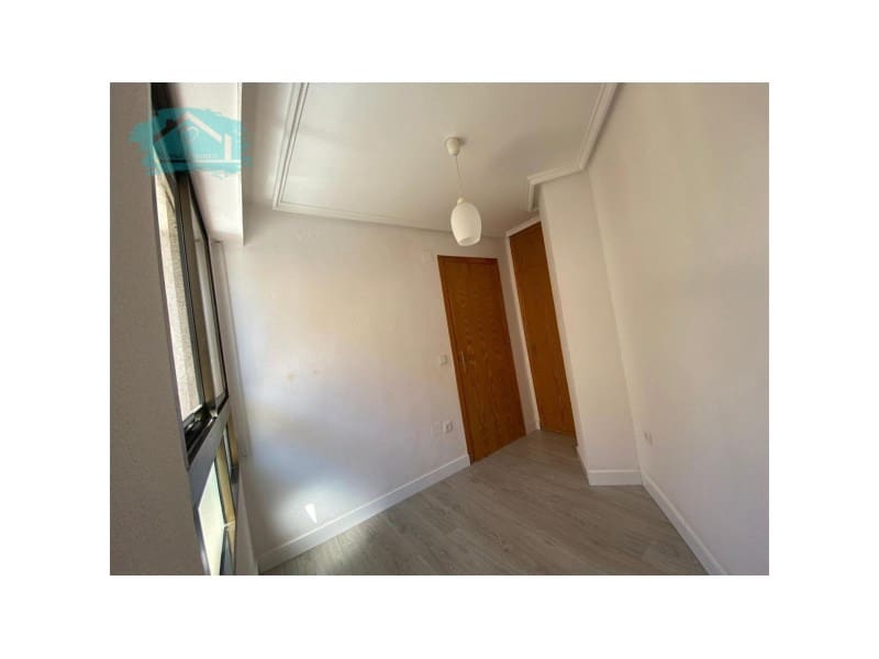 Piso de 1 habitación en Guardamar del Segura en alquiler - 600 € (Ref: 9468781)