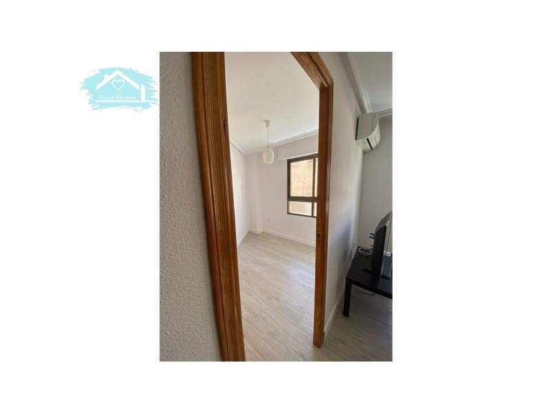 Piso de 1 habitación en Guardamar del Segura en alquiler - 600 € (Ref: 9468781)