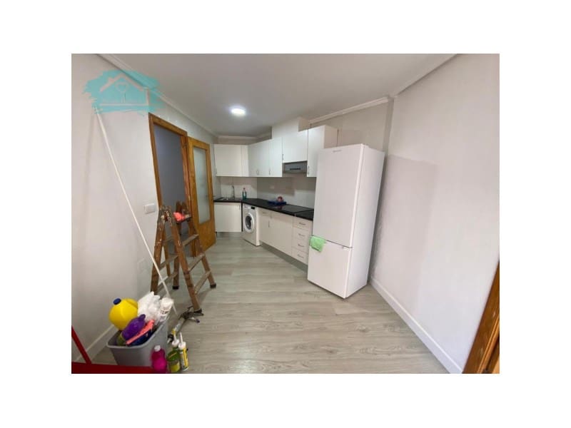 Piso de 1 habitación en Guardamar del Segura en alquiler - 600 € (Ref: 9468781)