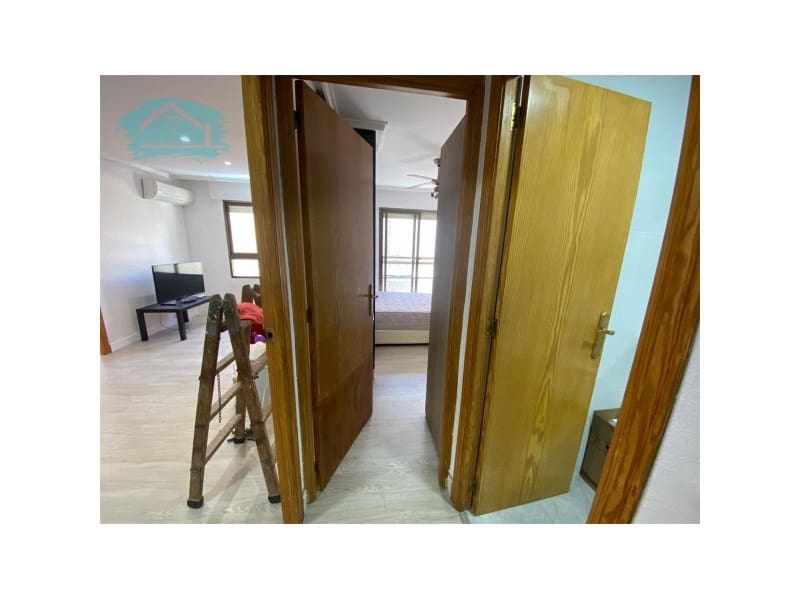 Piso de 1 habitación en Guardamar del Segura en alquiler - 600 € (Ref: 9468781)